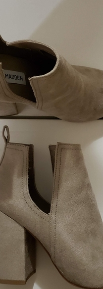 Steve Madden Open Side Beige Ankle Boots - Picture 2 of 2